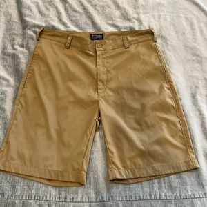 Men’s Columbia Golf khaki Shorts in Omni-wick material size 34